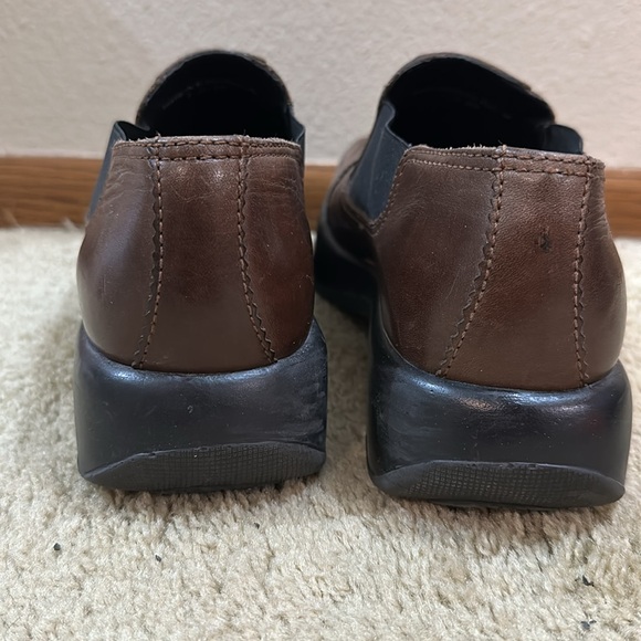 DANSKO Size  (9 be-9.5). 40 EU size.  GREAT shoes - Picture 4 of 10